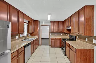 824 Post Rd Cir, Stone Mountain, GA 30088 - Photo 6