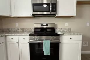 210 Charlotte Cir, Statham, GA 30666 - Photo 4