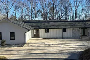 250 Harbor Heights Cir, Lavonia, GA 30553 - Photo 1