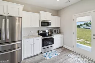 306 Old Rockdale Dr, Statesboro, GA 30461 - Photo 8