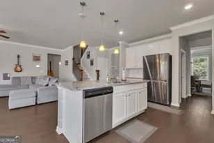 200 Darien Dr, Senoia, GA 30276 - Photo 8