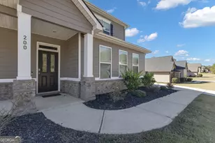 200 Darien Dr, Senoia, GA 30276 - Photo 2