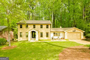 2433 Helmsdale Dr NE, Atlanta, GA 30345 - Photo 2