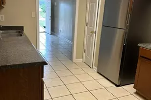 323 Carriage Ln, Albany, GA 31721 - Photo 6