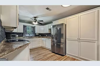 202 Montclair Drive, Calhoun, GA 30701 - Photo 6