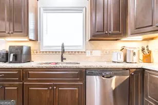 219 Rowland Cir, Byron, GA 31008 - Photo 16