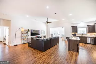 219 Rowland Cir, Byron, GA 31008 - Photo 10