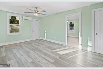 241 S Elm Lane, Jesup, GA 31546 - Photo 6