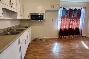 2956 Holland Ct, East Point, GA 30344 - Photo 2