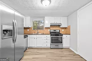 6706 Bent Creek Dr, Rex, GA 30273 - Photo 2