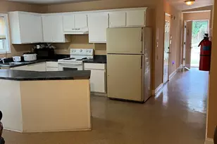 312 Louise Ln, Griffin, GA 30223 - Photo 2