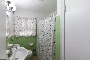 3049 Cloverhurst Dr, East Point, GA 30344 - Photo 8