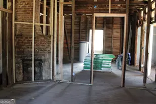 339 Atlanta St, Barnesville, GA 30204 - Photo 10