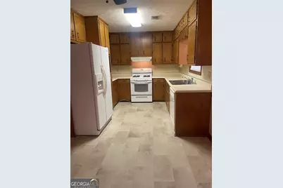 3449 Creekwood Drive SE, Conyers, GA 30094 - Photo 10