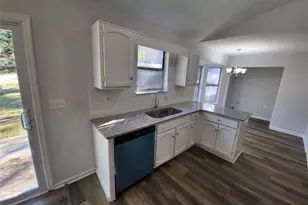 915 Fox Valley Ct, Stone Mountain, GA 30088 - Photo 6