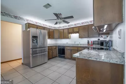 157 W Peach Avenue, Kingsland, GA 31548 - Photo 8