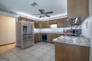 157 W Peach Ave, Kingsland, GA 31548 - Photo 8