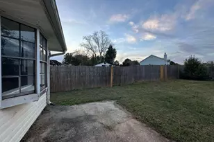 301 Deerfield Dr, Jonesboro, GA 30238 - Photo 8