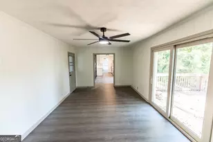 4128 Indian Manor Dr, Stone Mountain, GA 30083 - Photo 10