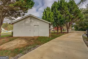 282 Marina Cir, Jackson, GA 30233 - Photo 10