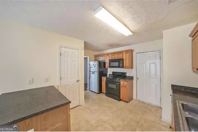 9886 Vista Circle, Union City, GA 30291 - Photo 10