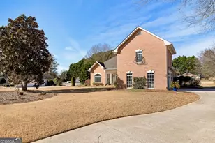 155 Youngs Cir, Fayetteville, GA 30215 - Photo 2