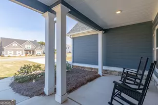 204 Maddington Ct, Senoia, GA 30276 - Photo 8