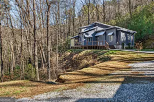 327 Polly Gap Rd, Clayton, GA 30525 - Photo 40