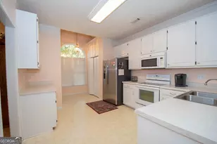 200 Barrington Grange Dr, Sharpsburg, GA 30277 - Photo 8