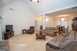 200 Barrington Grange Dr, Sharpsburg, GA 30277 - Photo 6