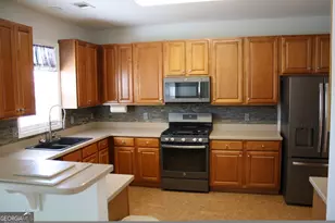 17 Robinson Ln, Newnan, GA 30263 - Photo 4