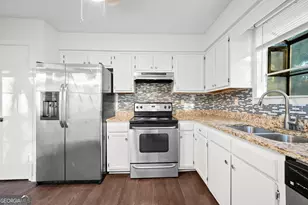 10448 Tara Pointe Dr, Jonesboro, GA 30238 - Photo 12