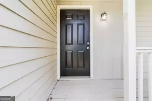 2725 Wildflower Ln, Snellville, GA 30039 - Photo 4