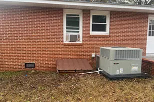 300 Meadowridge Dr, Warner Robins, GA 31093 - Photo 2