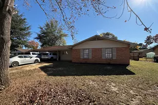 208 Pellimore Dr, Warner Robins, GA 31093 - Photo 2