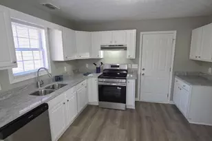 303 Rocky Point Ct, Winder, GA 30680 - Photo 4