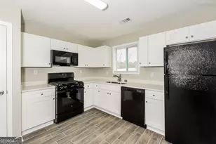 6258 Leverett Dr, Lithonia, GA 30038 - Photo 10