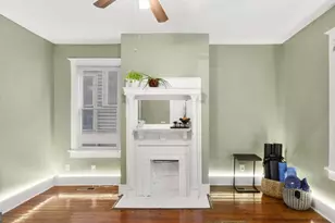 534 E Waldburg St, Savannah, GA 31401 - Photo 8