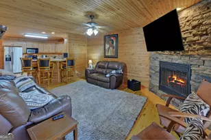 1056 Sweetwater Dr, Clarkesville, GA 30523 - Photo 6