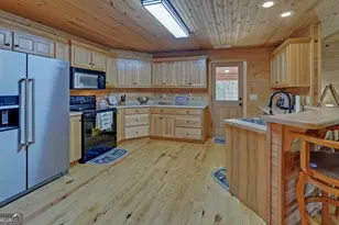 1056 Sweetwater Dr, Clarkesville, GA 30523 - Photo 10