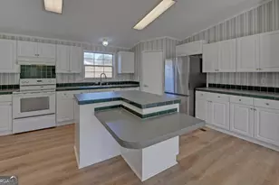 1241 W Currahee St, Toccoa, GA 30577 - Photo 14