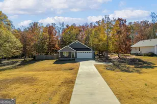 323 North Point Cir, Hartwell, GA 30643 - Photo 1