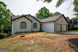 515 Allens Landing Ct, Lawrenceville, GA 30045 - Photo 2