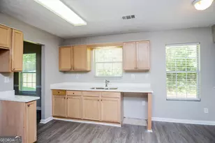 851 Plumbridge Ct, Lithonia, GA 30058 - Photo 4