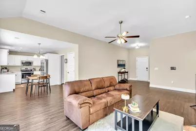 203 Bull Street, Glennville, GA 30427 - Photo 6