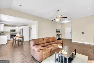 203 Bull St, Glennville, GA 30427 - Photo 6