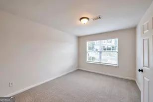 6338 Hickory Ln Cir, Union City, GA 30291 - Photo 4