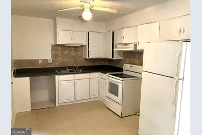 1031 Pine Street NE, Conyers, GA 30012 - Photo 10