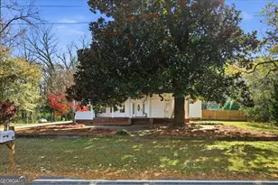 42 S Hunter St, Senoia, GA 30276 - Photo 4