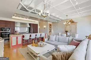 300 Bull St, Savannah, GA 31401 - Photo 14